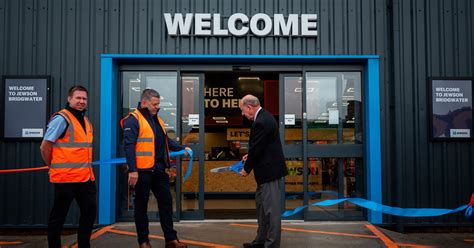 jewsons watford  Ease traffic chaos at station by providing “pick‑up” facilities at Jewsons Yard